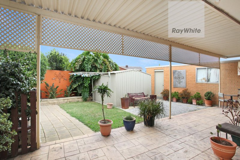 Photo - 19 Samara Grove, Gladstone Park VIC 3043 - Image 14