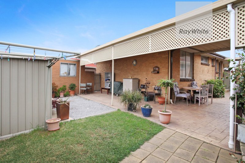 Photo - 19 Samara Grove, Gladstone Park VIC 3043 - Image 15