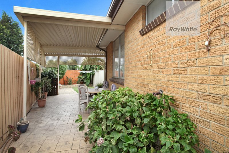 Photo - 19 Samara Grove, Gladstone Park VIC 3043 - Image 17