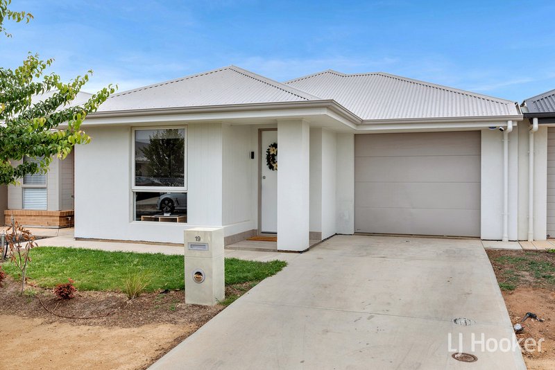 Photo - 19 Sandalwood Road, Davoren Park SA 5113 - Image 2