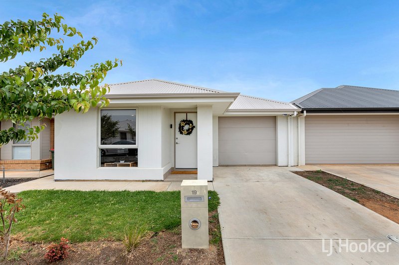 Photo - 19 Sandalwood Road, Davoren Park SA 5113 - Image 3