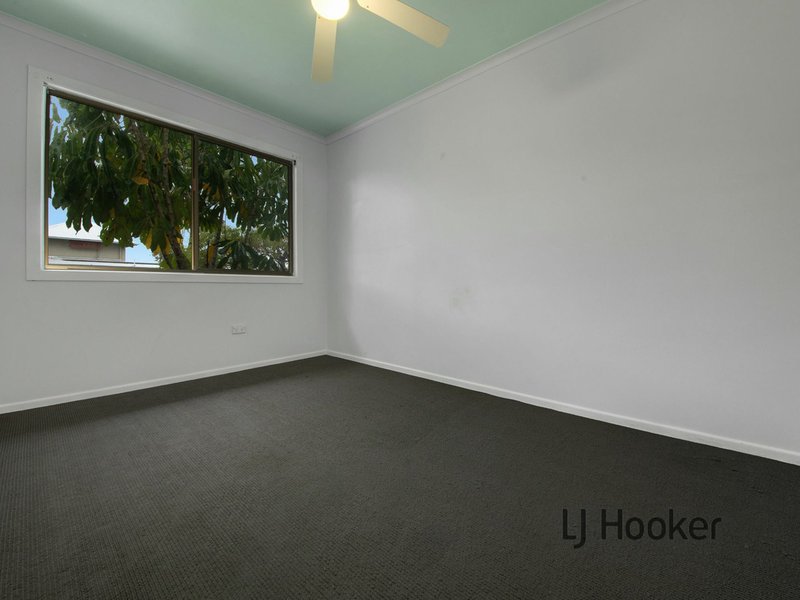 Photo - 19 Sayre Crescent, Boyne Island QLD 4680 - Image 9