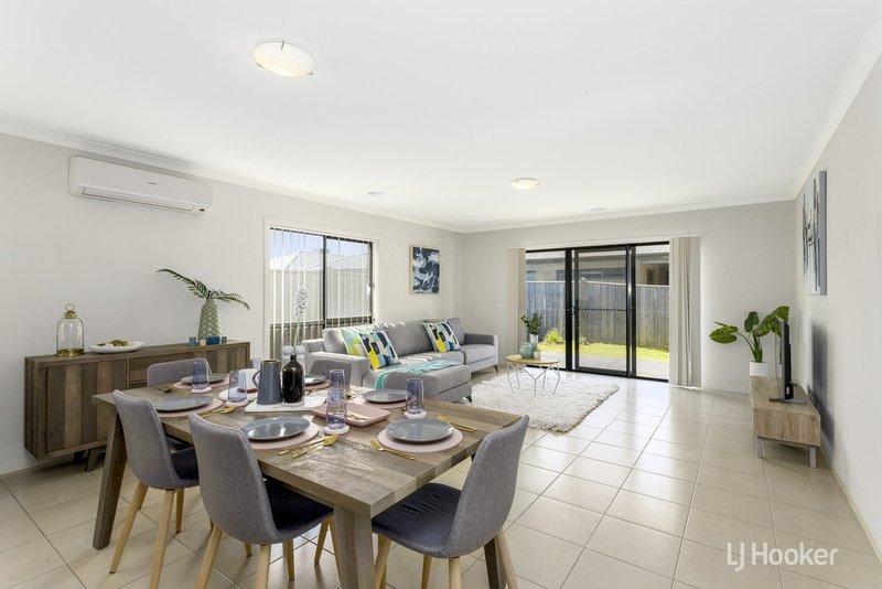 Photo - 19 Seacoast Street, Point Cook VIC 3030 - Image 4