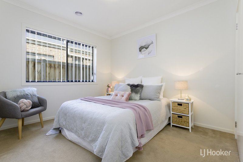 Photo - 19 Seacoast Street, Point Cook VIC 3030 - Image 8