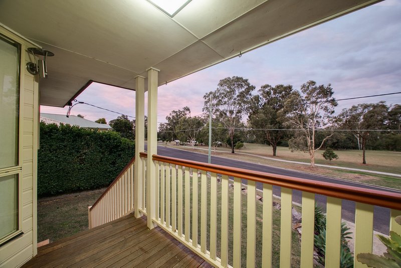 Photo - 19 Sealy Street, Silkstone QLD 4304 - Image 4