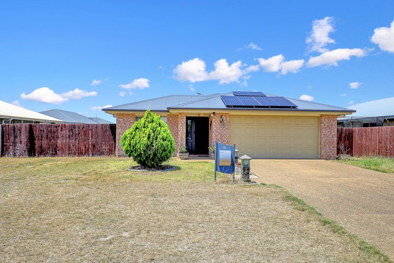 Photo - 19 Searle Street, Thabeban QLD 4670 - Image 4