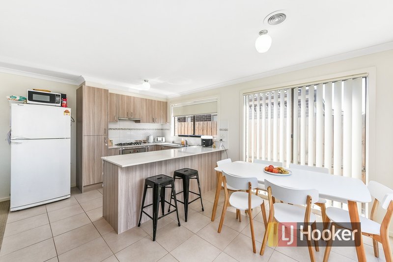 Photo - 19 Shakespeare Court, Drouin VIC 3818 - Image 2