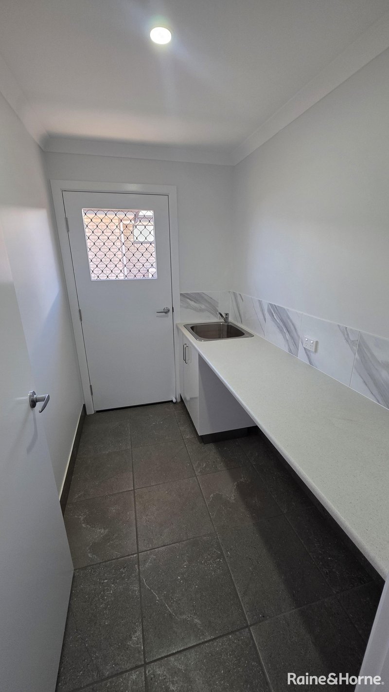 Photo - 19 Sharon Crescent, Kingaroy QLD 4610 - Image 10