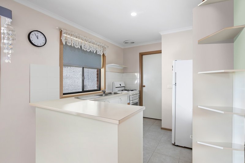 Photo - 19 Shearwater Court, Hoppers Crossing VIC 3029 - Image 2