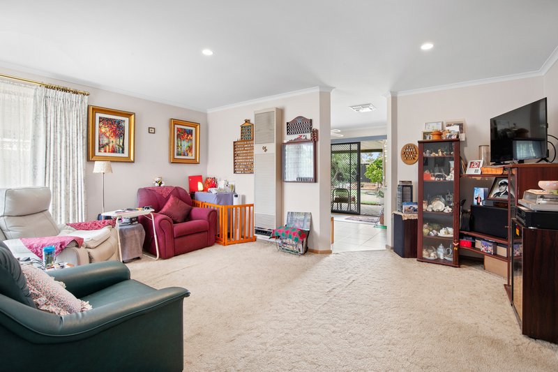 Photo - 19 Shearwater Court, Hoppers Crossing VIC 3029 - Image 5