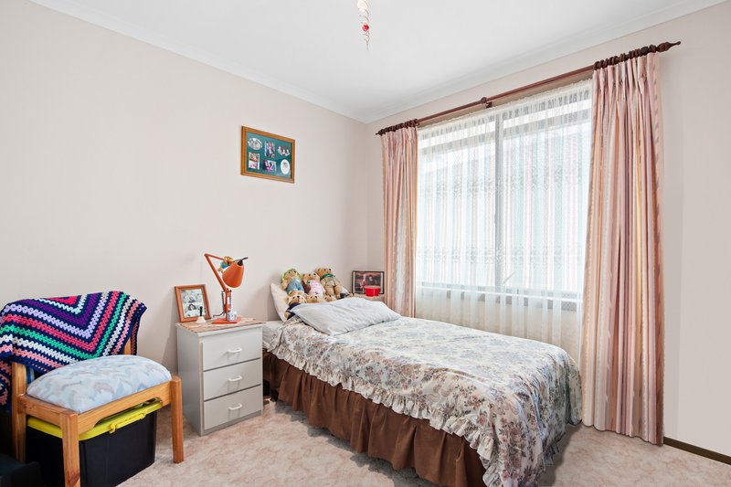 Photo - 19 Shearwater Court, Hoppers Crossing VIC 3029 - Image 8