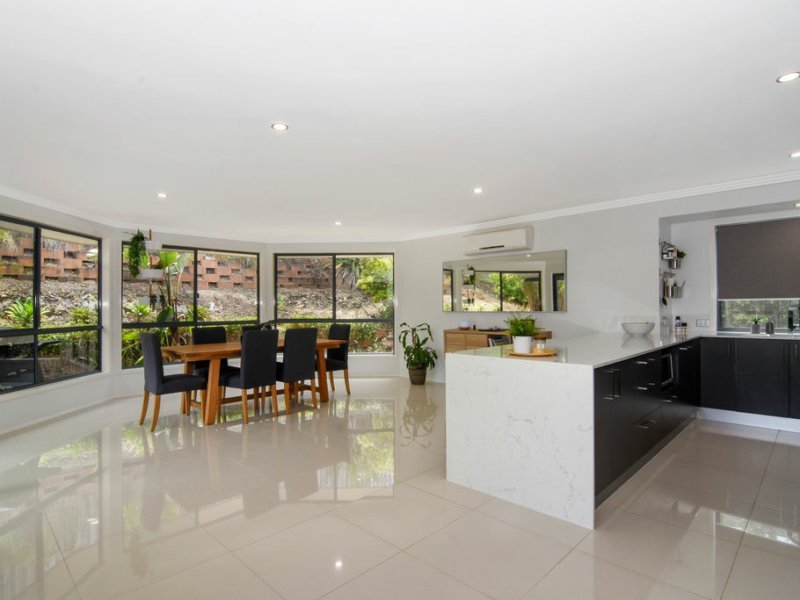 Photo - 19 Shepton Crescent, Mudgeeraba QLD 4213 - Image 5