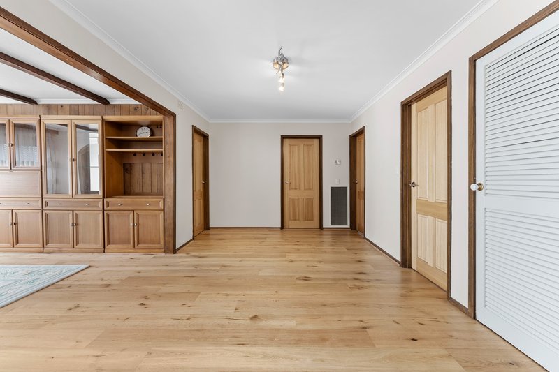 Photo - 19 Sherwood Crescent, Dandenong North VIC 3175 - Image 5