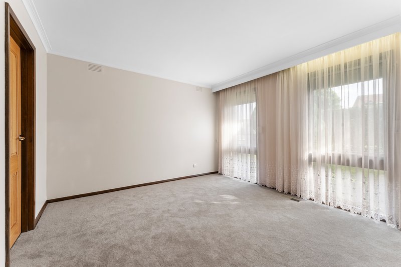 Photo - 19 Sherwood Crescent, Dandenong North VIC 3175 - Image 7
