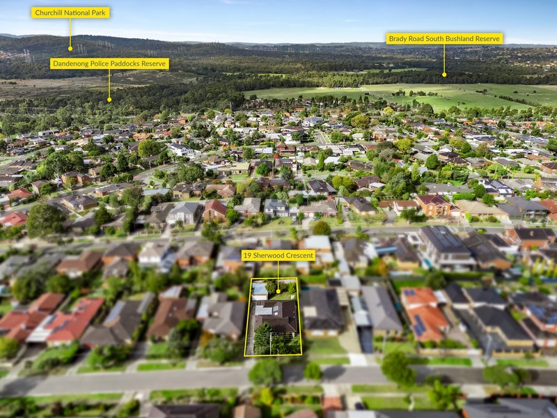 Photo - 19 Sherwood Crescent, Dandenong North VIC 3175 - Image 11