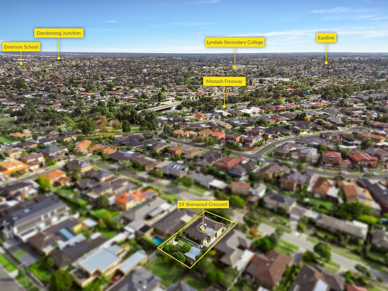 Photo - 19 Sherwood Crescent, Dandenong North VIC 3175 - Image 12