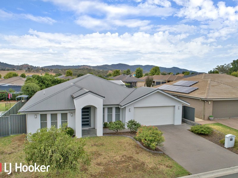 19 Shiraz Road, North Tamworth NSW 2340