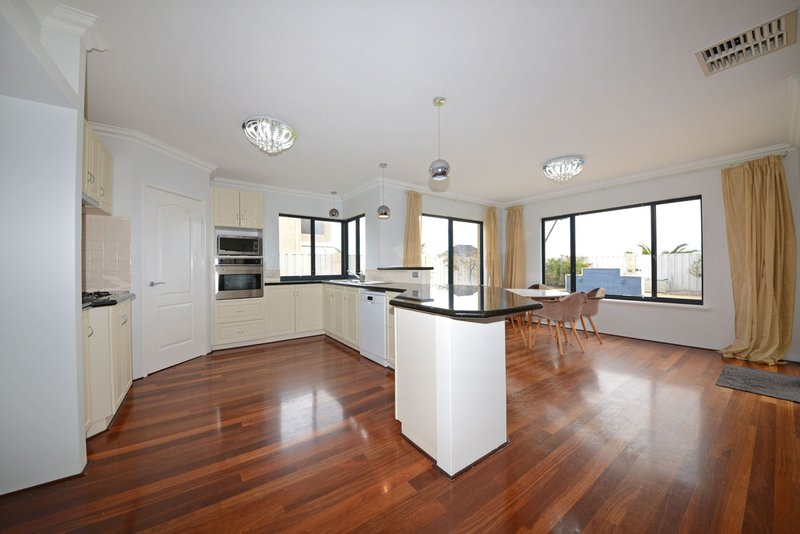 Photo - 19 Sierra Key, Mindarie WA 6030 - Image 4