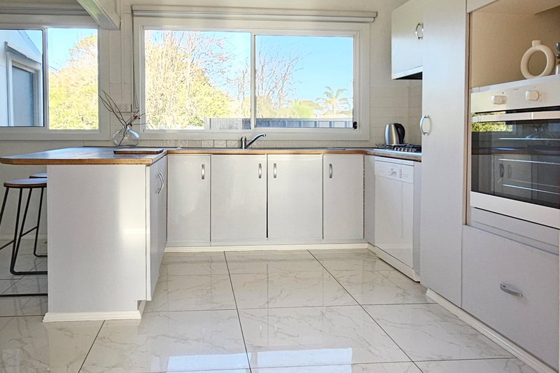 Photo - 19 Silvertop Street, Frankston North VIC 3200 - Image 5