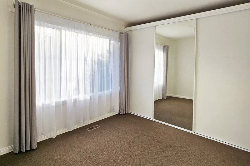 Photo - 19 Silvertop Street, Frankston North VIC 3200 - Image 6