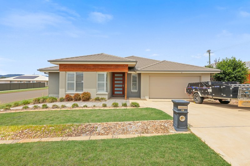 19 Simmental Way, Tamworth NSW 2340