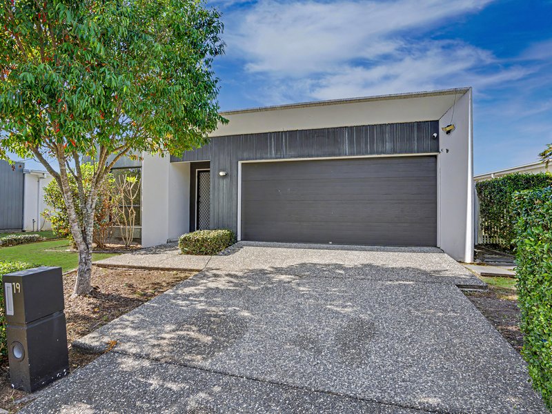 Photo - 19 Sky Crescent, Pimpama QLD 4209 - Image 2