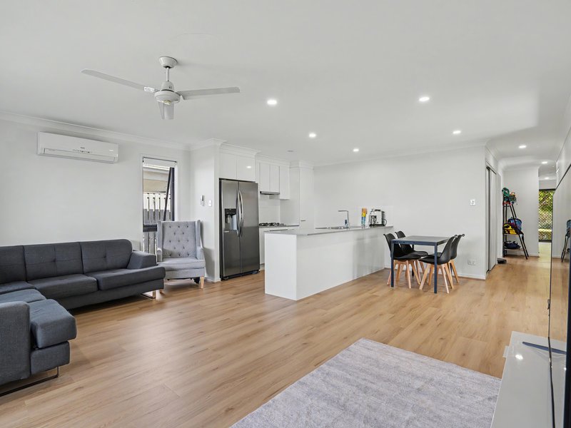 Photo - 19 Sky Crescent, Pimpama QLD 4209 - Image 3