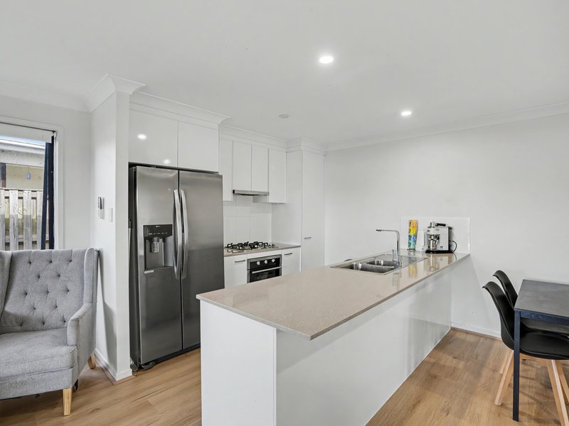Photo - 19 Sky Crescent, Pimpama QLD 4209 - Image 6