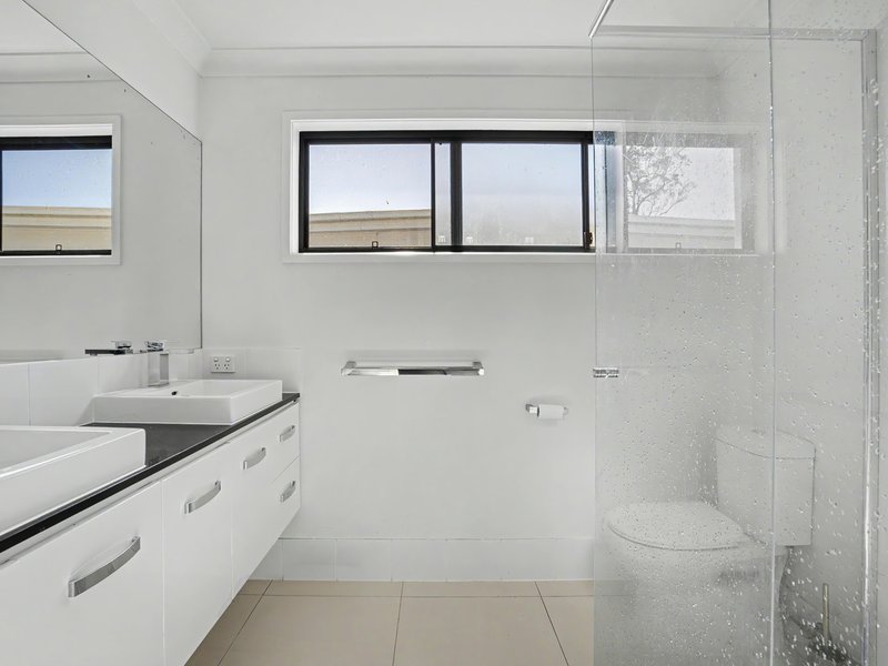 Photo - 19 Sky Crescent, Pimpama QLD 4209 - Image 13