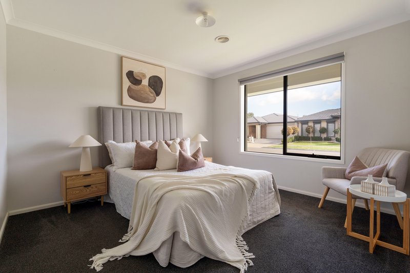 Photo - 19 Solar Way, Mickleham VIC 3064 - Image 2