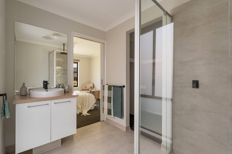 Photo - 19 Solar Way, Mickleham VIC 3064 - Image 3