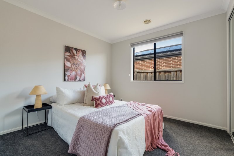 Photo - 19 Solar Way, Mickleham VIC 3064 - Image 5