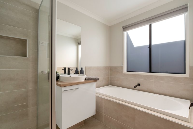 Photo - 19 Solar Way, Mickleham VIC 3064 - Image 6