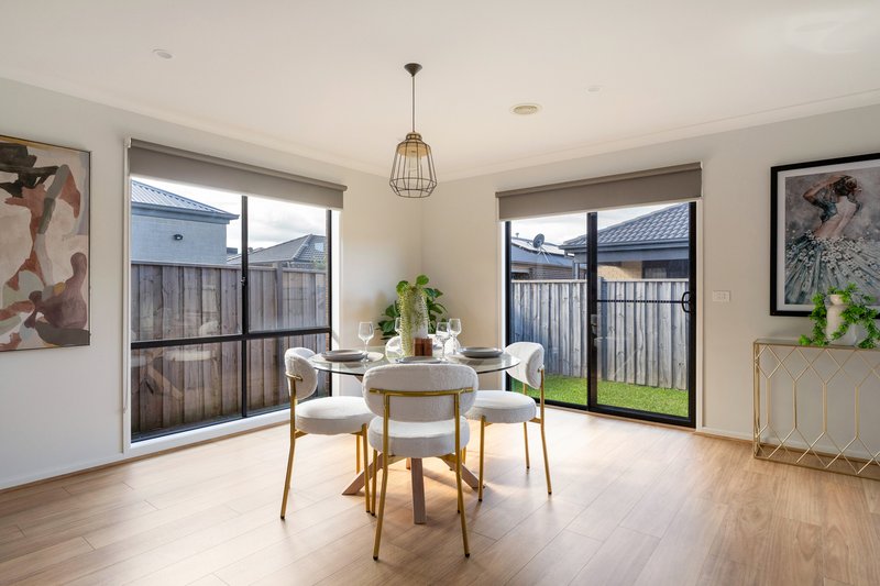 Photo - 19 Solar Way, Mickleham VIC 3064 - Image 9