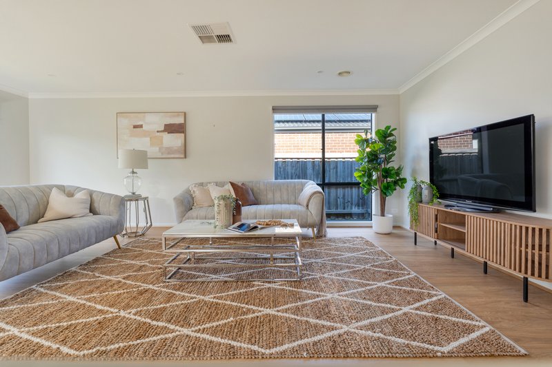 Photo - 19 Solar Way, Mickleham VIC 3064 - Image 10