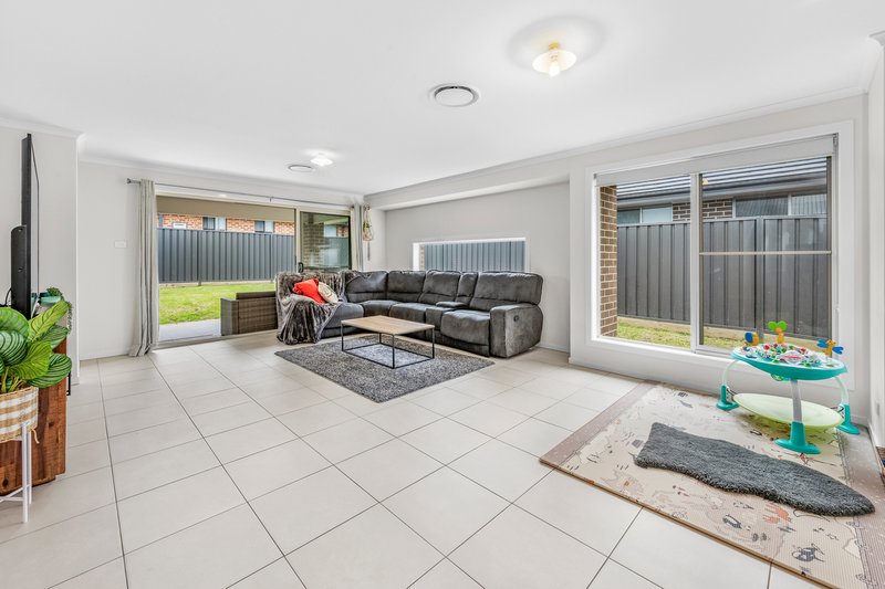 Photo - 19 Springfield Drive, Lochinvar NSW 2321 - Image 7