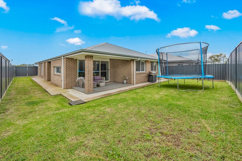 Photo - 19 Springfield Drive, Lochinvar NSW 2321 - Image 17