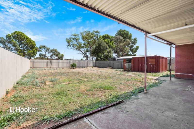 Photo - 19 Stapleton Street, Davoren Park SA 5113 - Image 12