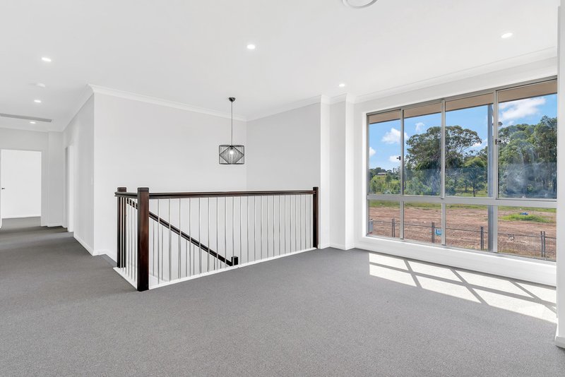 Photo - 19 Stonehaven Way, Catherine Field NSW 2557 - Image 6