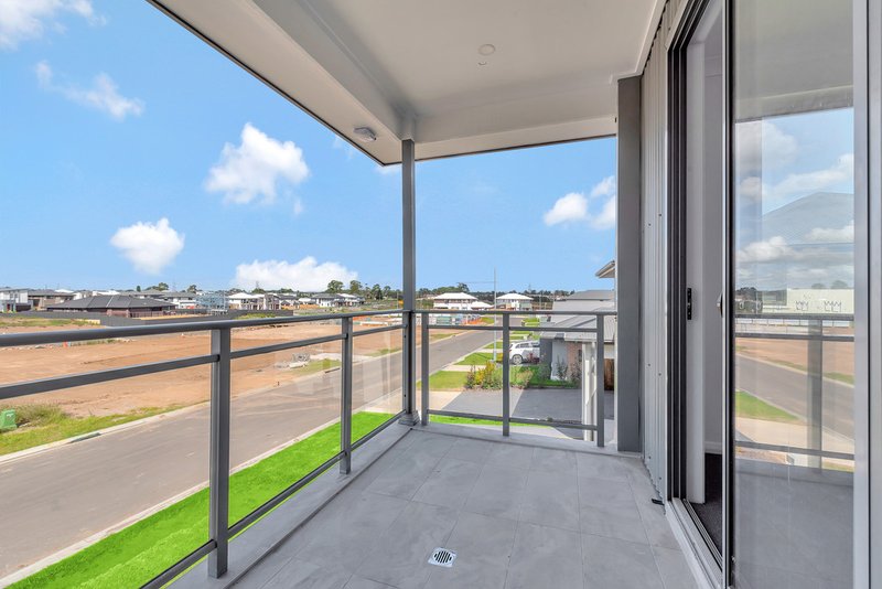 Photo - 19 Stonehaven Way, Catherine Field NSW 2557 - Image 12