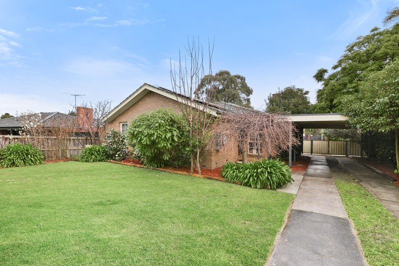 Photo - 19 Strathavan Drive, Berwick VIC 3806 - Image 2