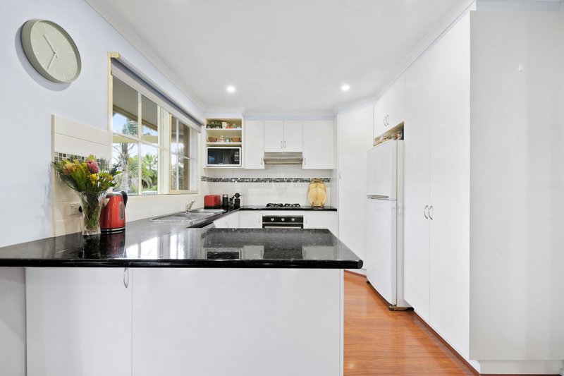 Photo - 19 Strathavan Drive, Berwick VIC 3806 - Image 5