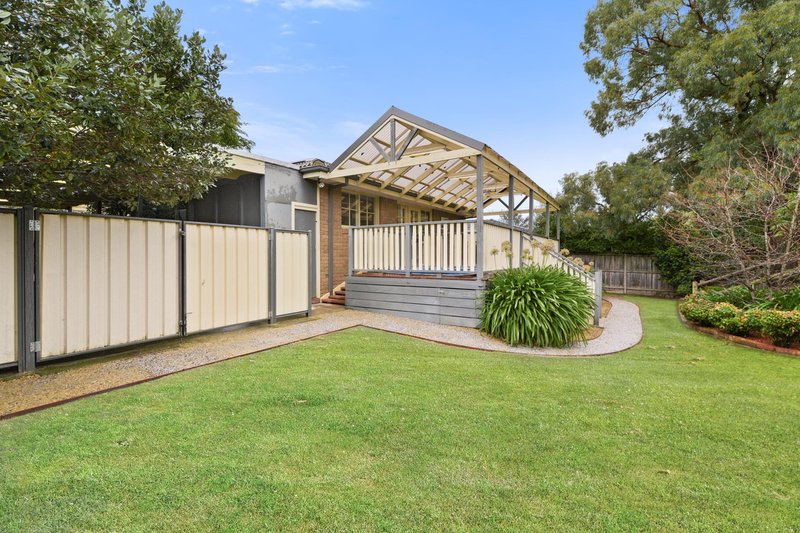 Photo - 19 Strathavan Drive, Berwick VIC 3806 - Image 14