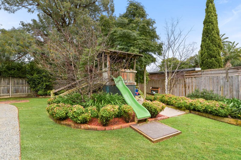 Photo - 19 Strathavan Drive, Berwick VIC 3806 - Image 15