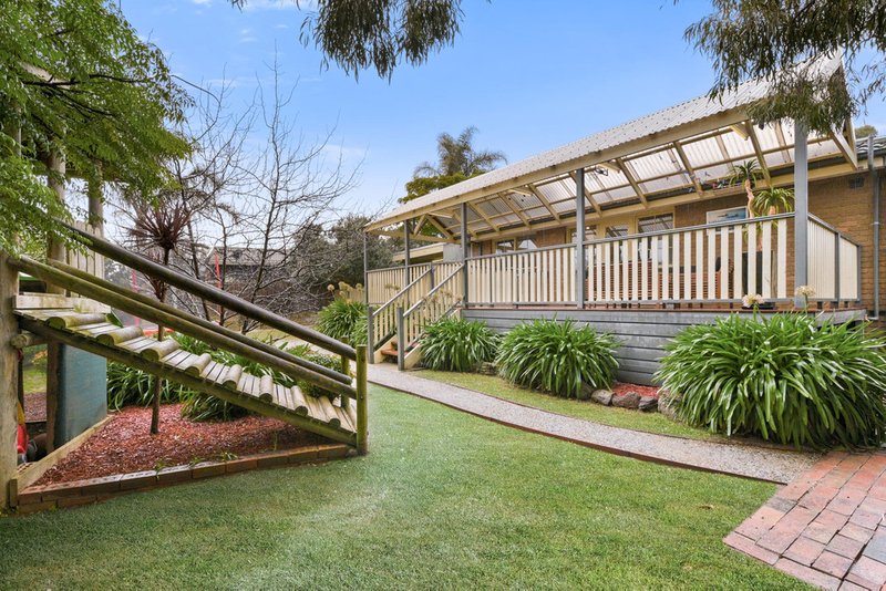 Photo - 19 Strathavan Drive, Berwick VIC 3806 - Image 16