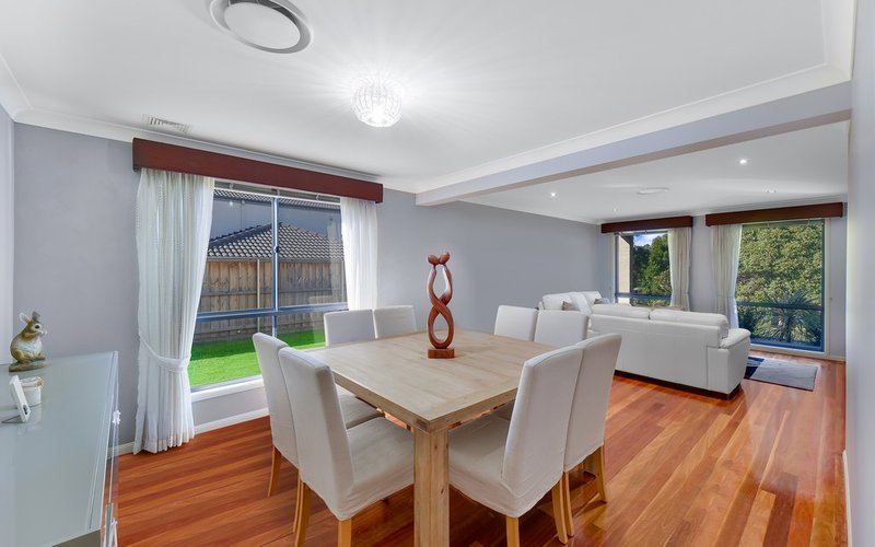 Photo - 19 Strathwallen Close, Macquarie Links NSW 2565 - Image 4