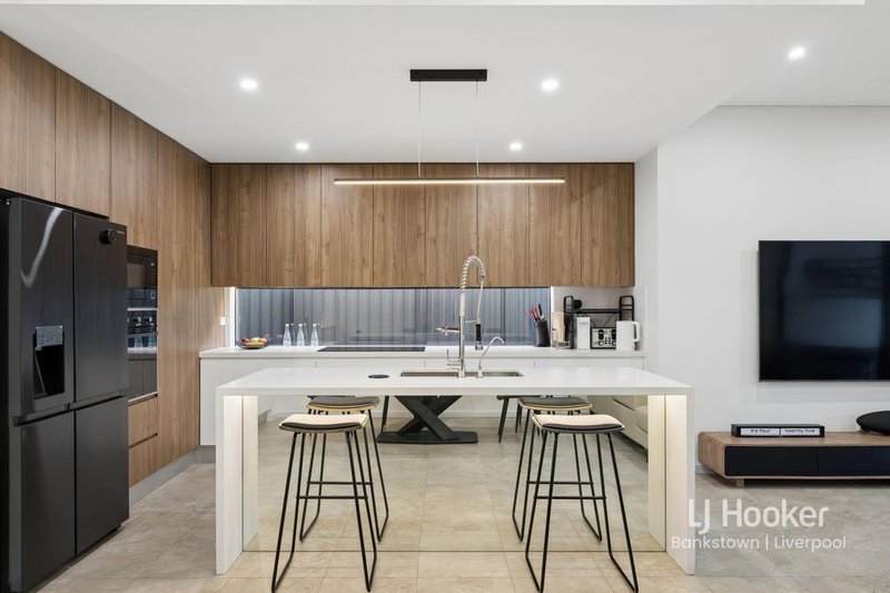 Photo - 19 Stretham Avenue, Picnic Point NSW 2213 - Image 2