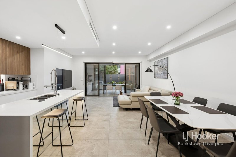Photo - 19 Stretham Avenue, Picnic Point NSW 2213 - Image 5