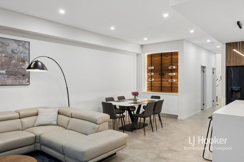 Photo - 19 Stretham Avenue, Picnic Point NSW 2213 - Image 8