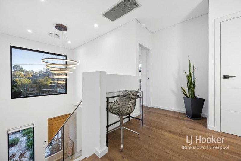 Photo - 19 Stretham Avenue, Picnic Point NSW 2213 - Image 12
